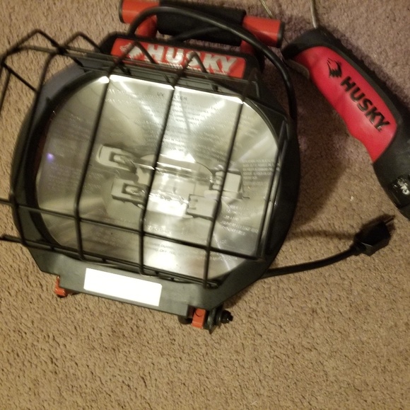 Husky flash light and the bigger light - Picture 1 of 1